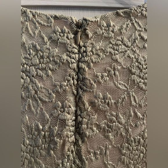 LAUREN by Ralph Lauren Scalloped Shimmering Metallic Lace Dress - Size 0 - Picture 12 of 12